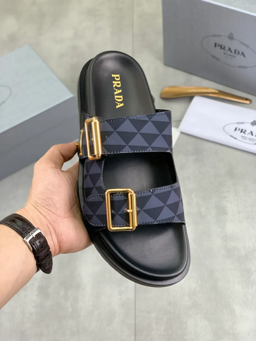 Men's shoes 💰P340💰【New style】🎁🎁🎁 PRADA Prada's new casual slippers, original official website, perfect workmanship, transmitting a kind of noble luxury, sublimating its definition of luxury in Prada's high-end extraordinary craftsmanship. Original combination outsole, code number: 38-44 (45 customized) Multiple colors 🉑️ to choose from